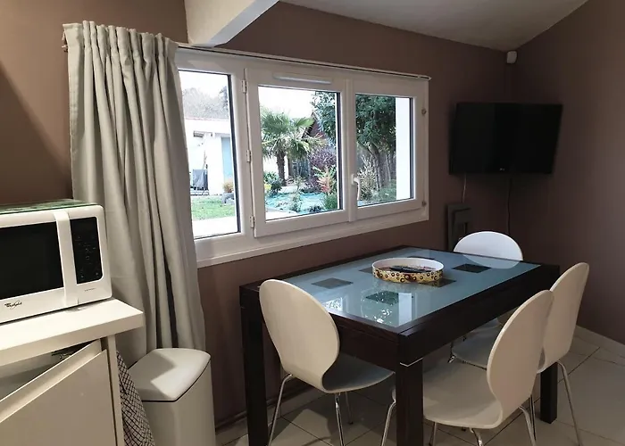 Гостевой дом Maisonnette 4*